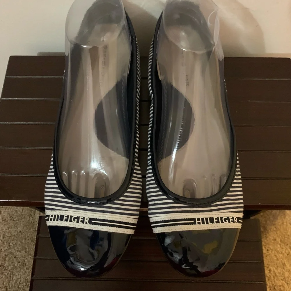 Women’s Tommy Hilfiger “Jakline” Navy/White Ballet Flats Size 9.5M NWOB - Picture 4 of 7